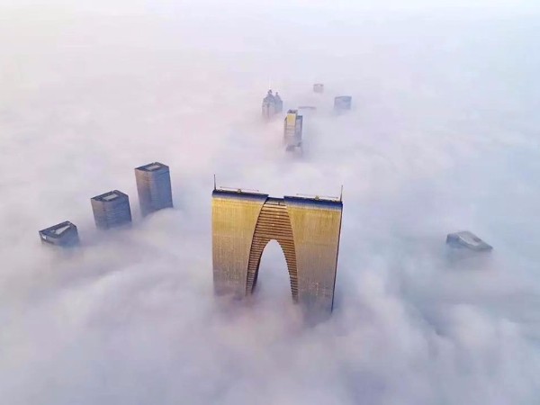 在霧霾天，讓索樂(lè)圖光導(dǎo)照明系統(tǒng)為人們的健康“保駕護(hù)航”